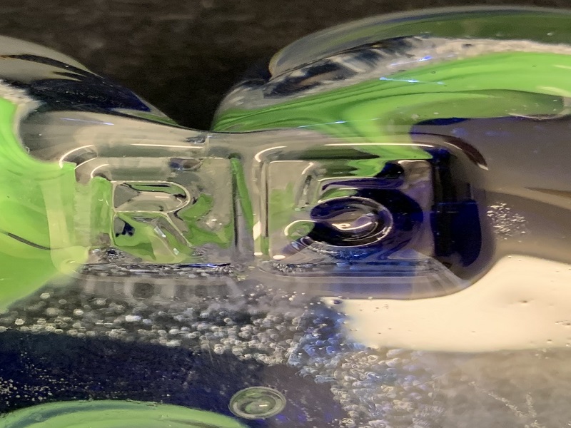 A close up of the letters r and e on a glass