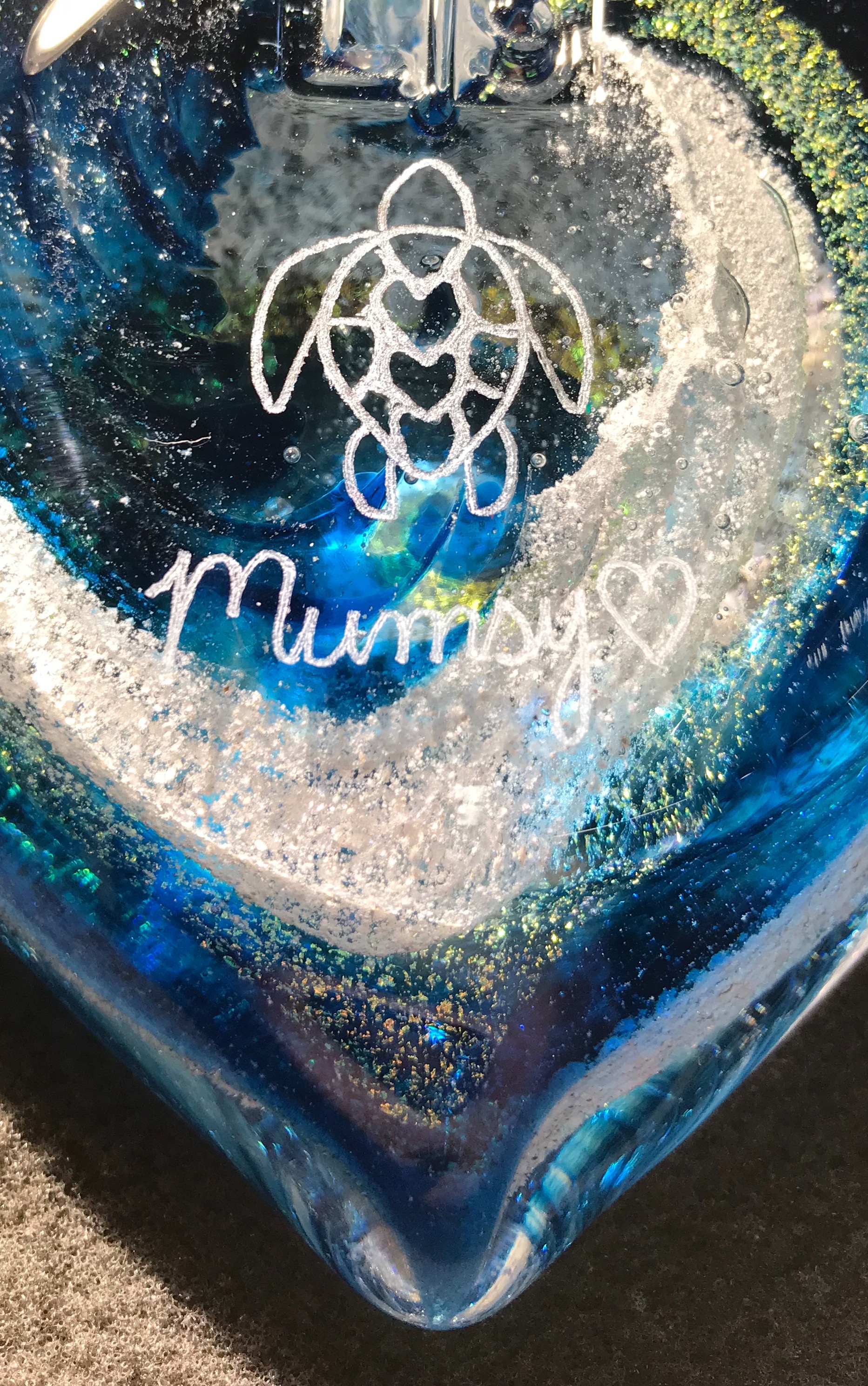 A close up of the name mummy on a glass dish